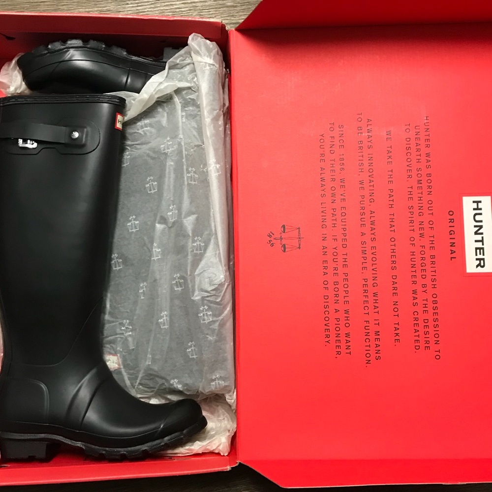 Tall Black Matte Hunter boots size 5 women’s